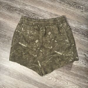 High Rise Camo Shorts Medium
